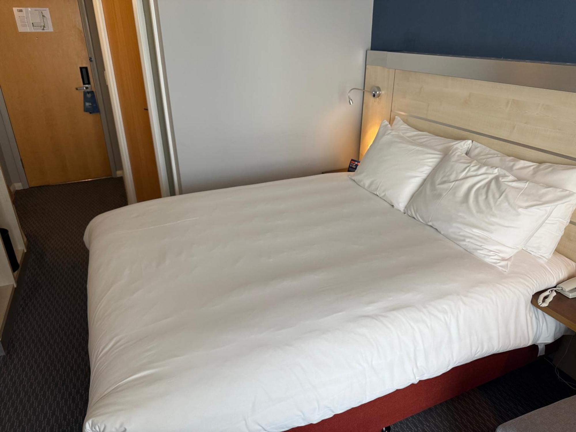 Holiday Inn Express Swindon City Centre By Ihg Екстериор снимка
