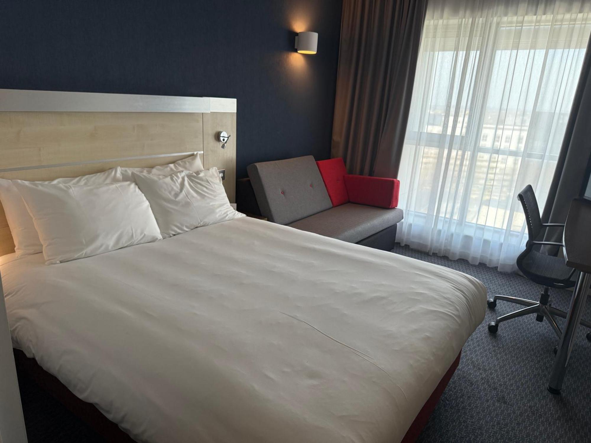 Holiday Inn Express Swindon City Centre By Ihg Екстериор снимка